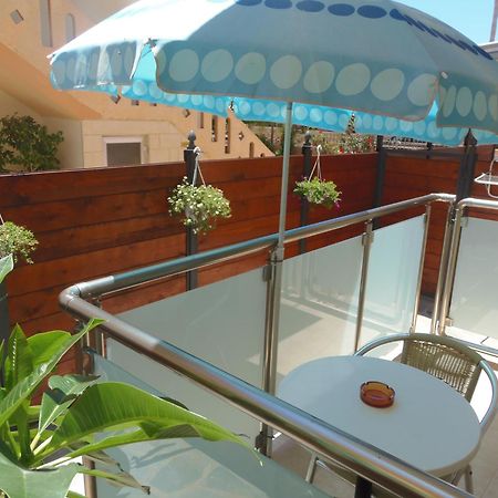 Angelica Studios And Apartments Agia Marina Екстериор снимка