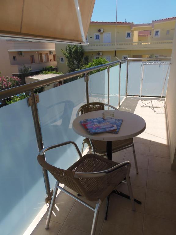Angelica Studios And Apartments Agia Marina Стая снимка