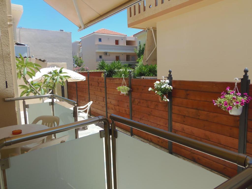 Angelica Studios And Apartments Agia Marina Стая снимка