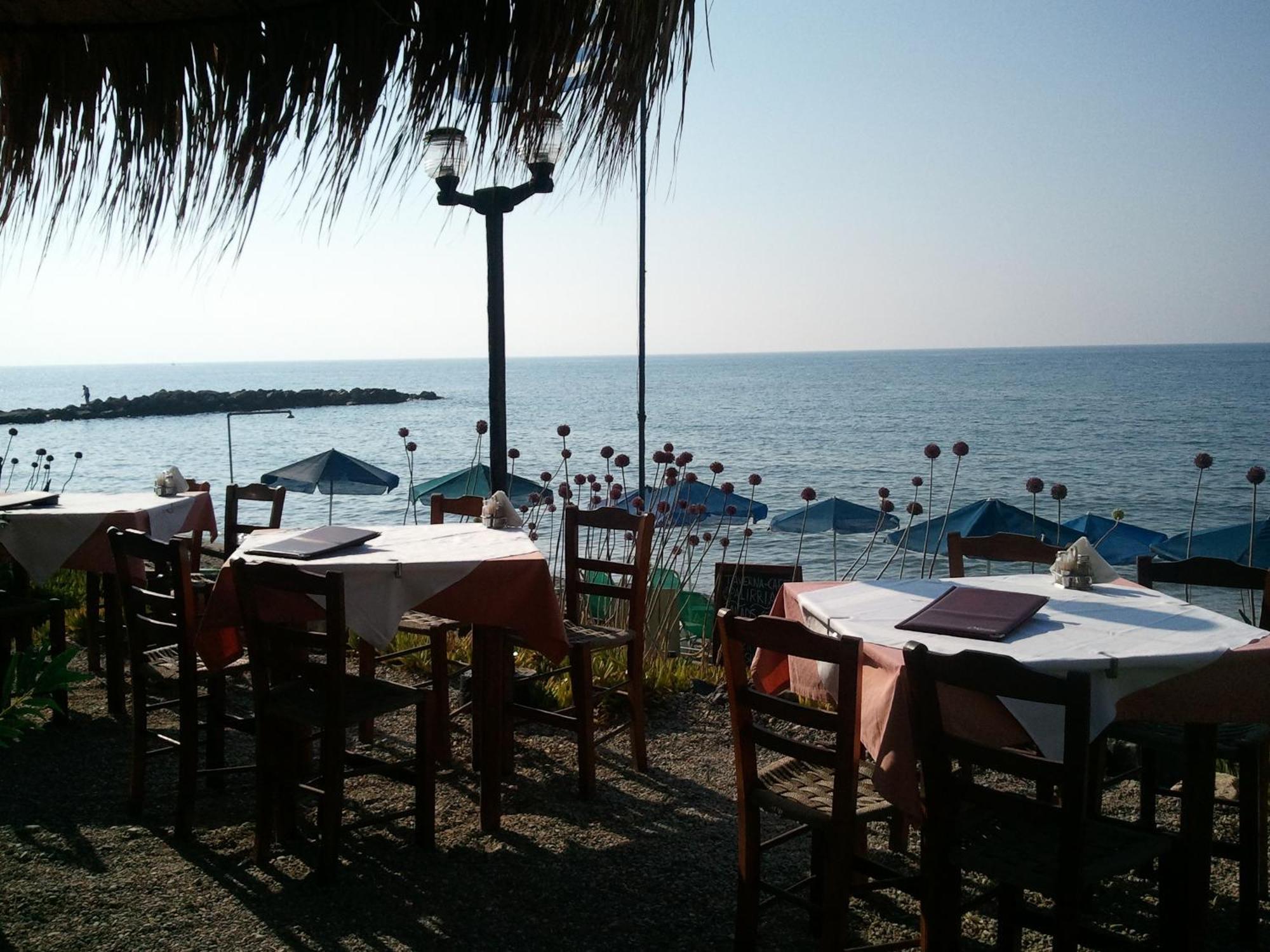 Angelica Studios And Apartments Agia Marina Екстериор снимка