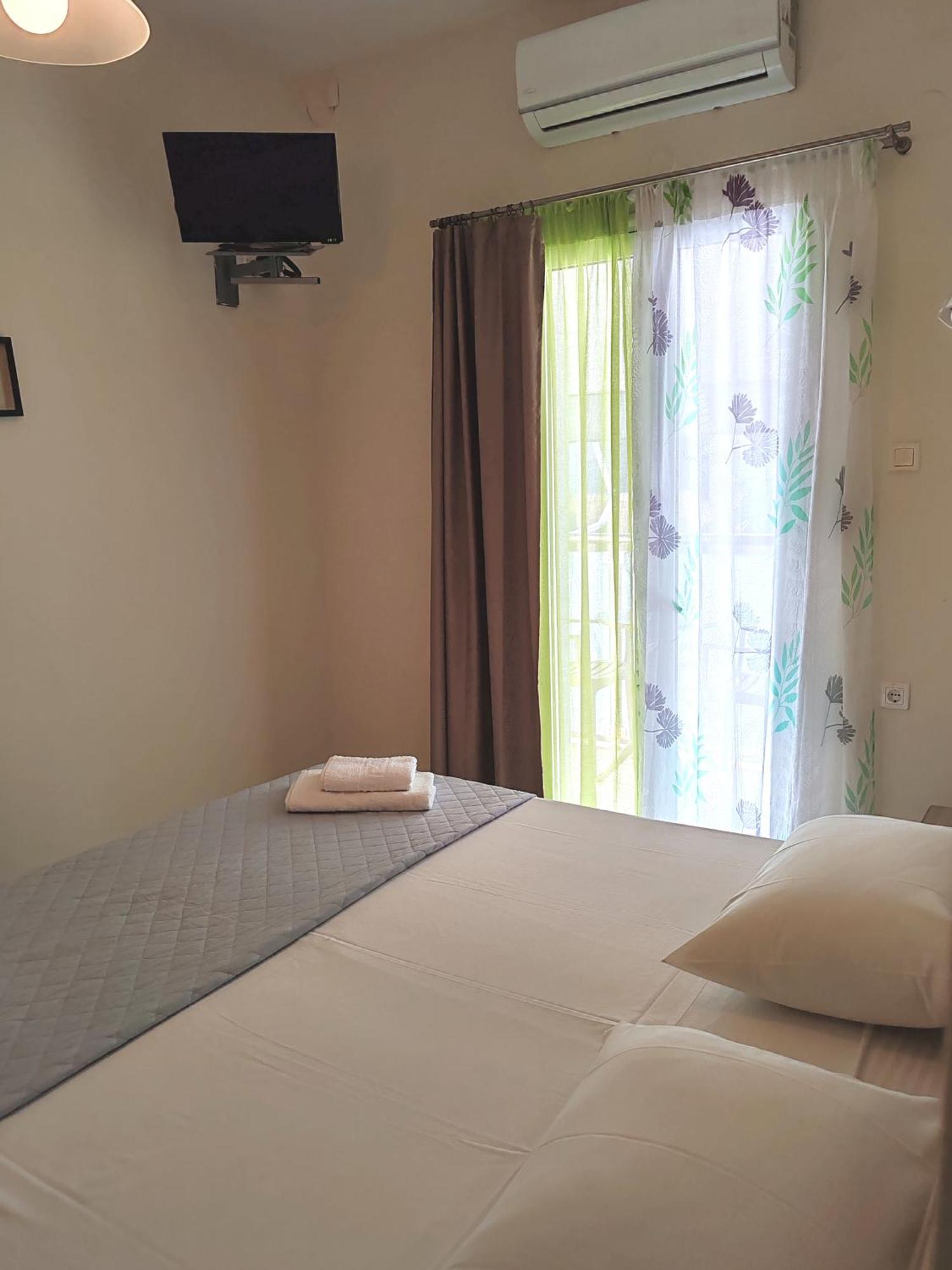 Angelica Studios And Apartments Agia Marina Екстериор снимка