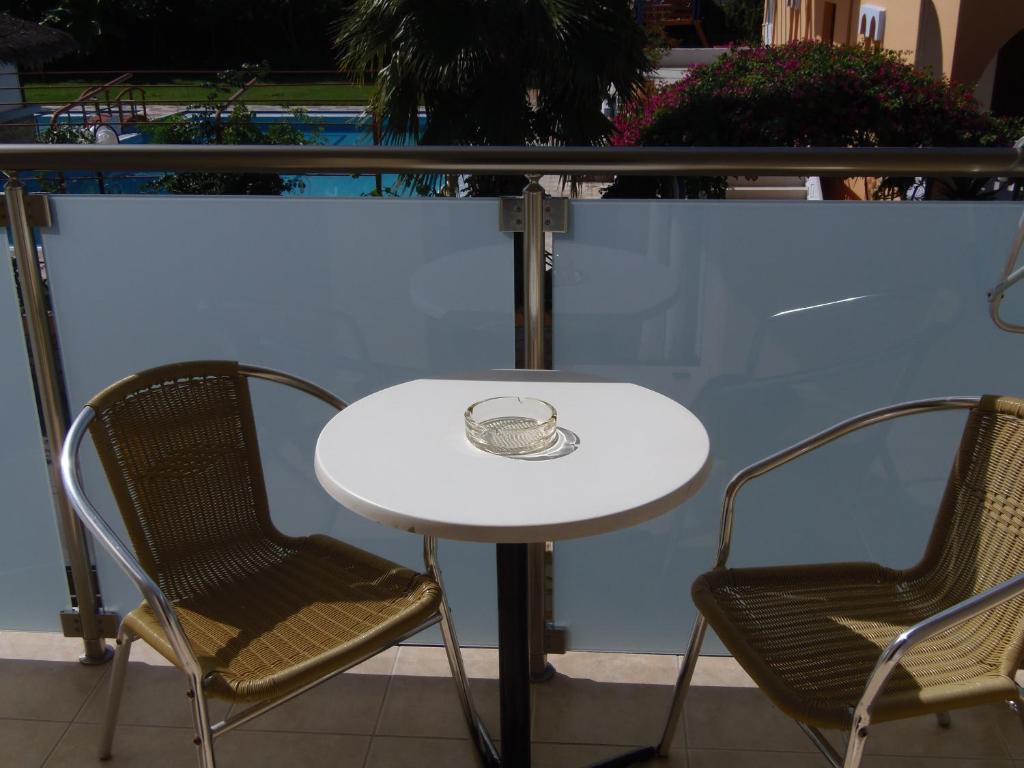 Angelica Studios And Apartments Agia Marina Стая снимка