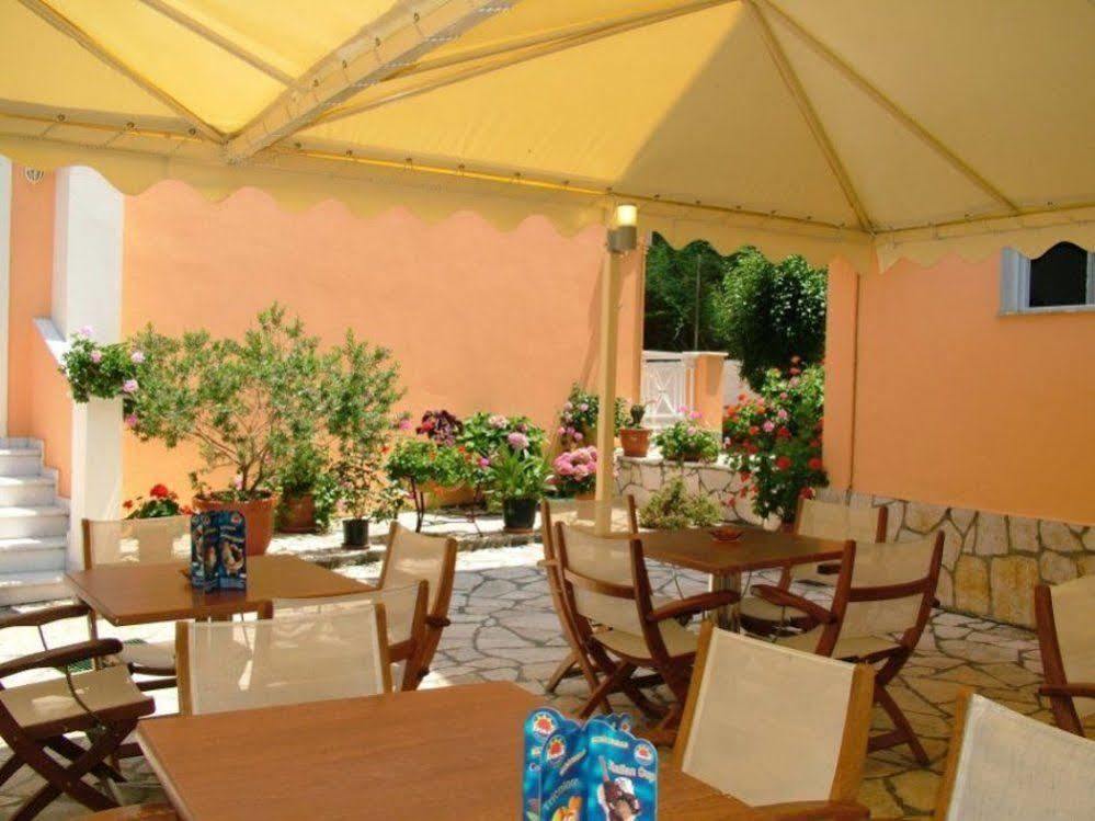 Angelica Studios And Apartments Agia Marina Екстериор снимка