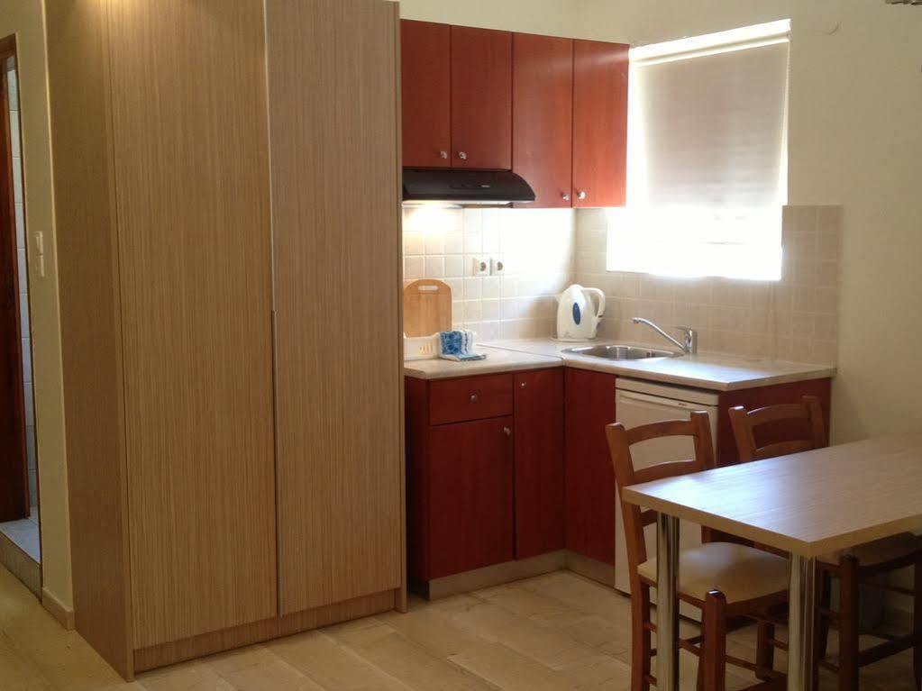 Angelica Studios And Apartments Agia Marina Екстериор снимка