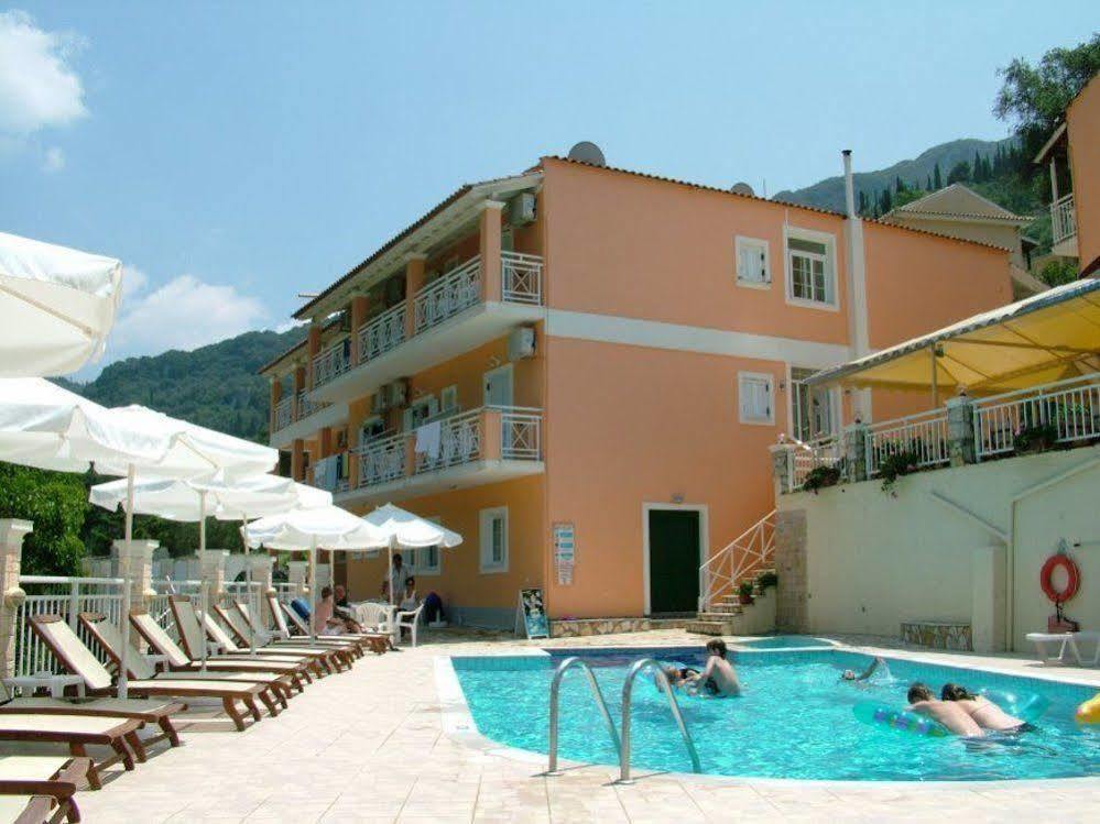 Angelica Studios And Apartments Agia Marina Екстериор снимка