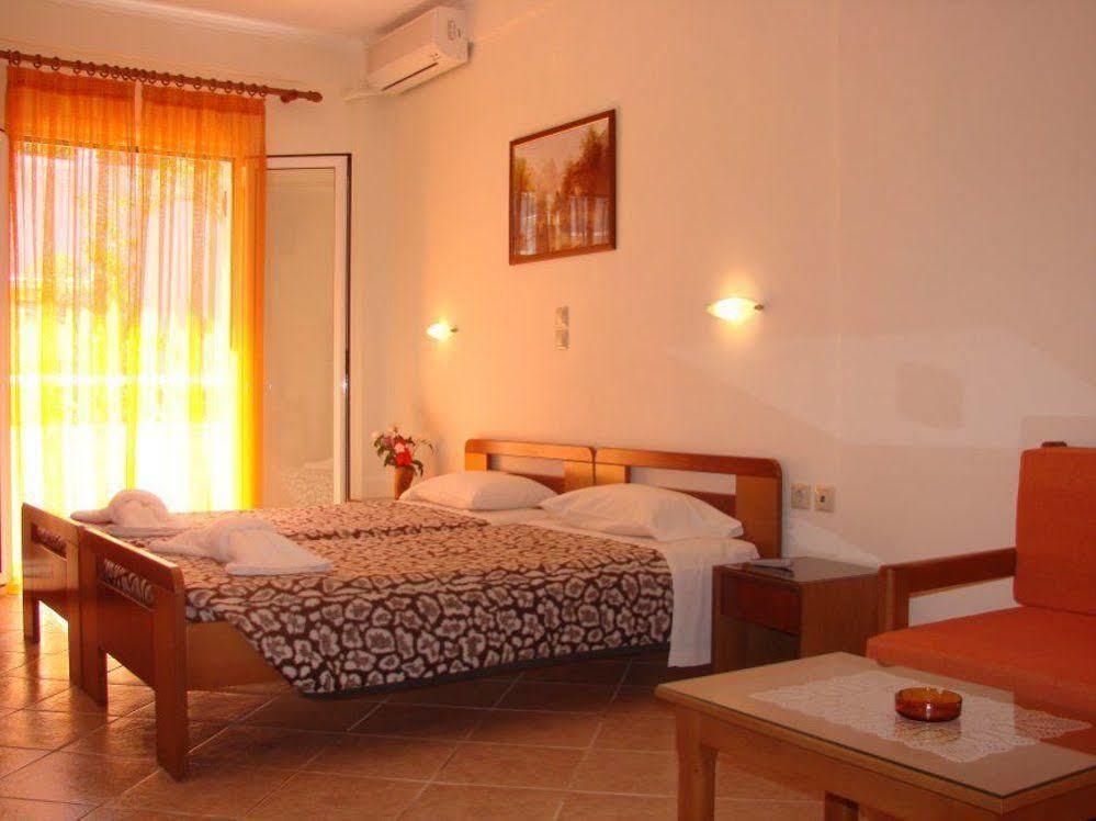 Angelica Studios And Apartments Agia Marina Екстериор снимка